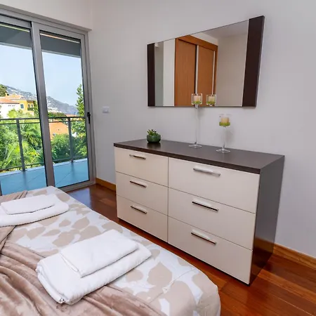 Rosas Vista Baia Do Funchal