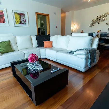 Rosas Vista Baia Do Funchal (Madeira)